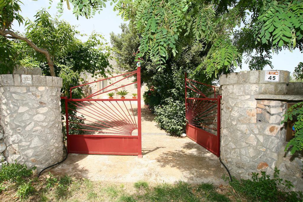 Trulli Convertini Locorotondo